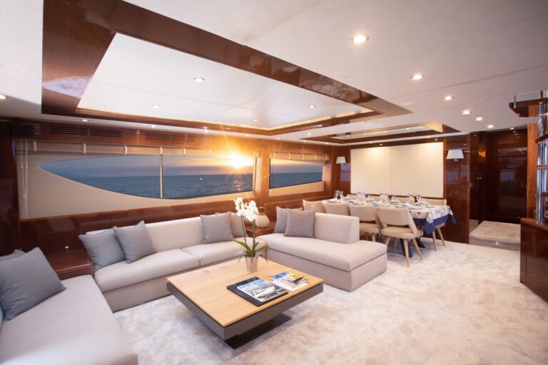 Saloon With Dining Area