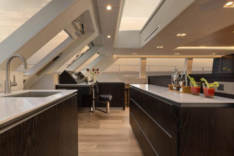 Main Salon Bar