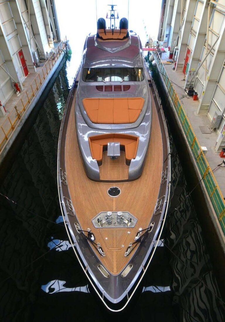 MY GINGER Pershing 115 - Foredeck
