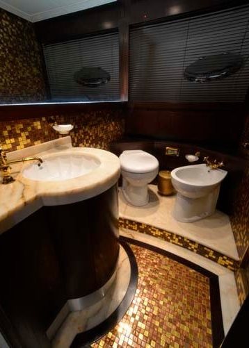 MY GINGER Pershing 115 - Guest Ensuite