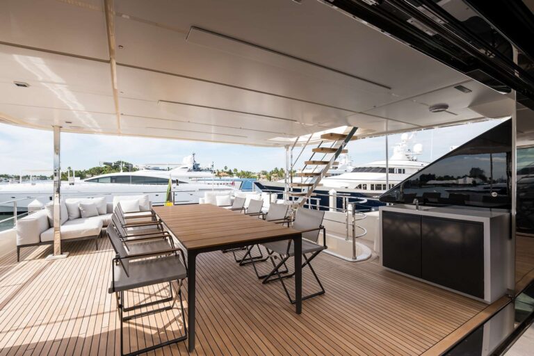 Upper Deck Alfresco Dining