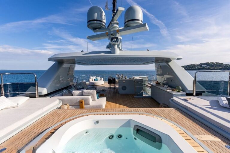 Exterior Sunbathing Area