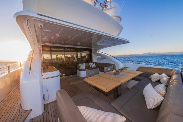 Aft Deck Dining And Seating