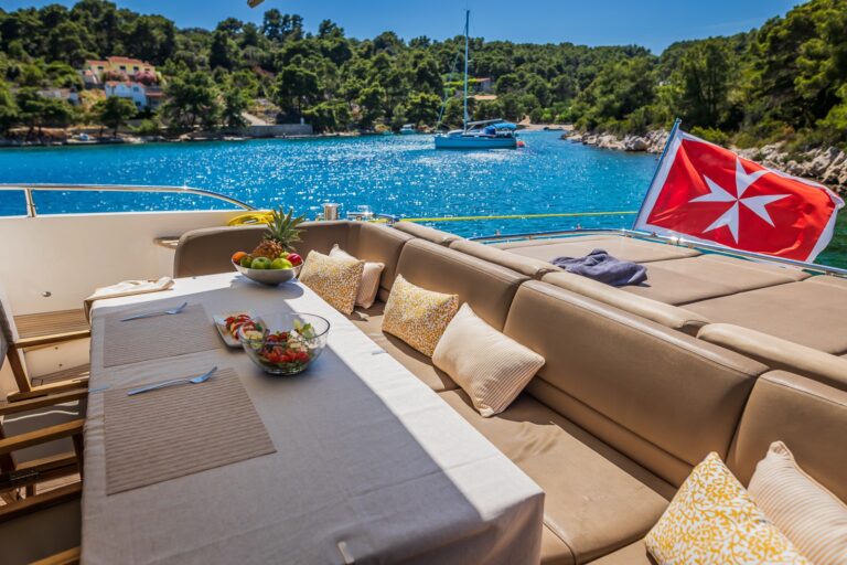 Aft Deck Seating And Sunbathing