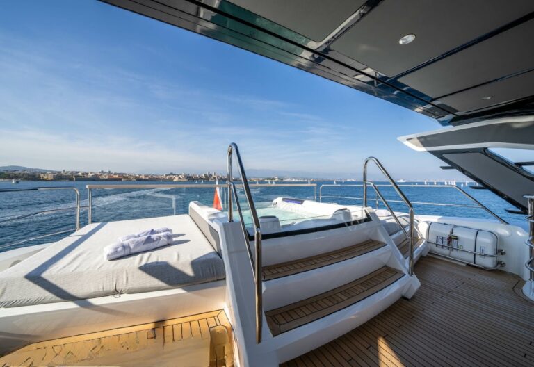 Exterior Sunbathing Area