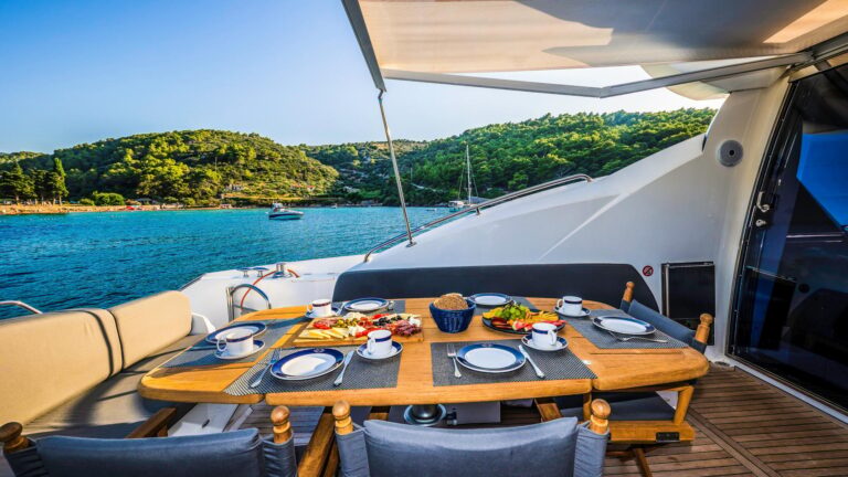Main Deck Dining