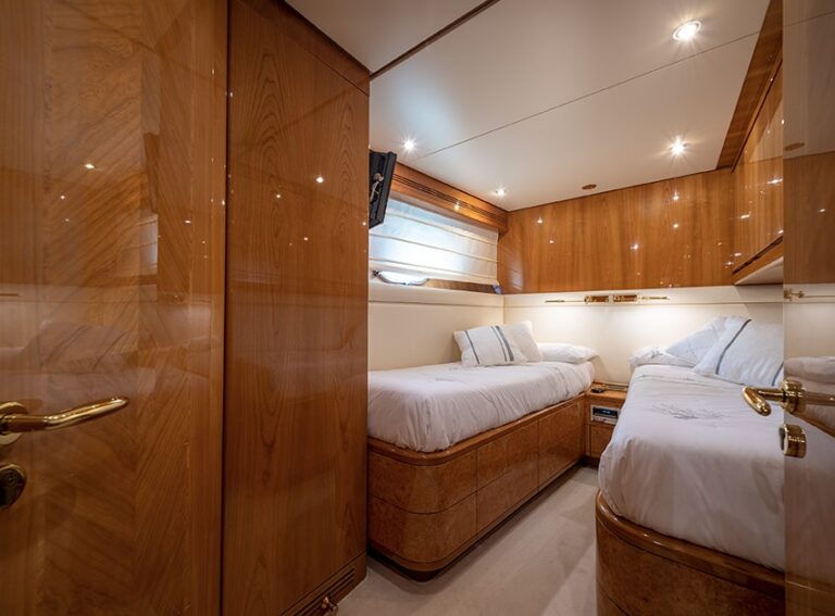 Twin cabin