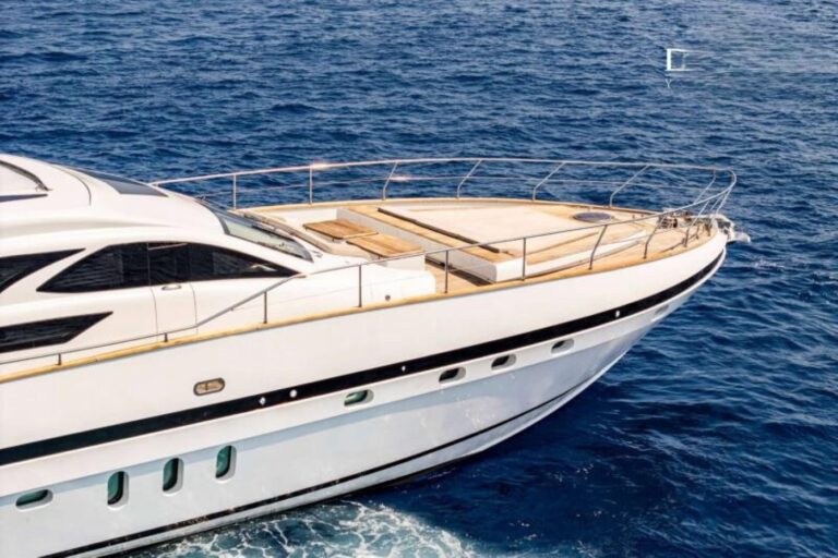 Foredeck Relaxation Area