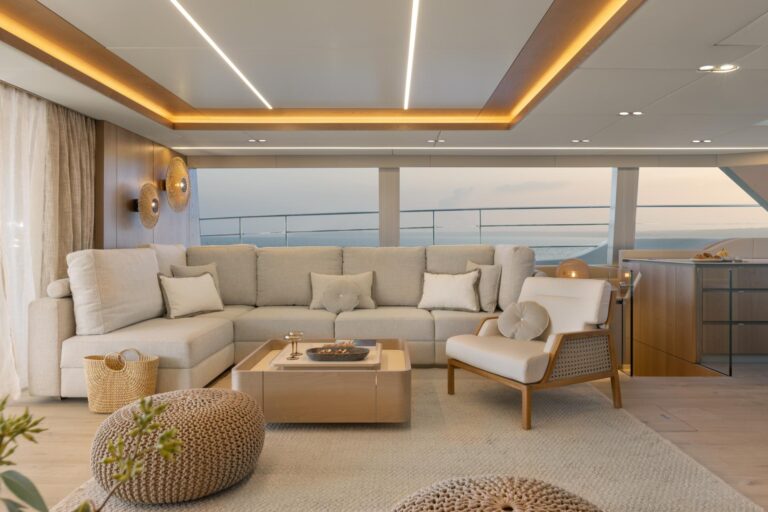 Main Salon Lounge