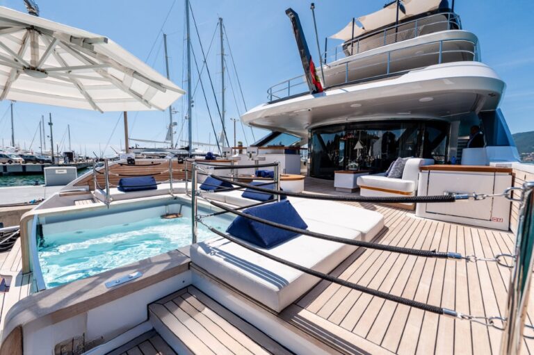 Exterior Sunbathing Area
