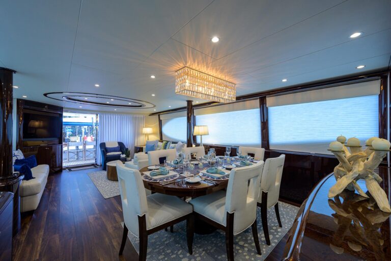 Main salon view aft