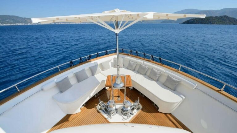 Foredeck Seating