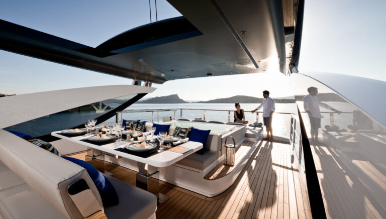 Flybridge Alfresco Dining