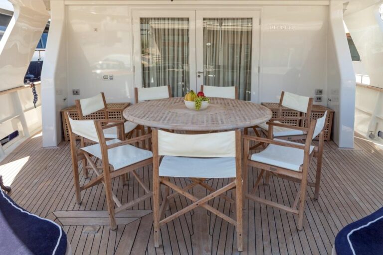 MY HARMONYA - Aft deck dining