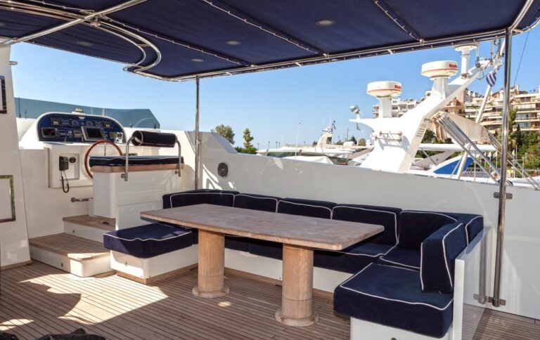 MY HARMONYA - Upper deck dining