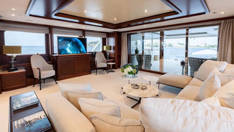 Main Salon Lounge