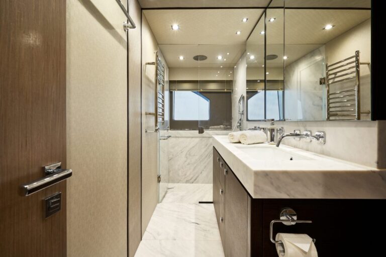 Master ensuite bathroom