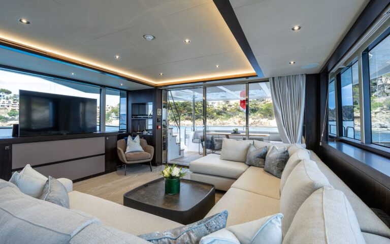 Main Salon Lounge
