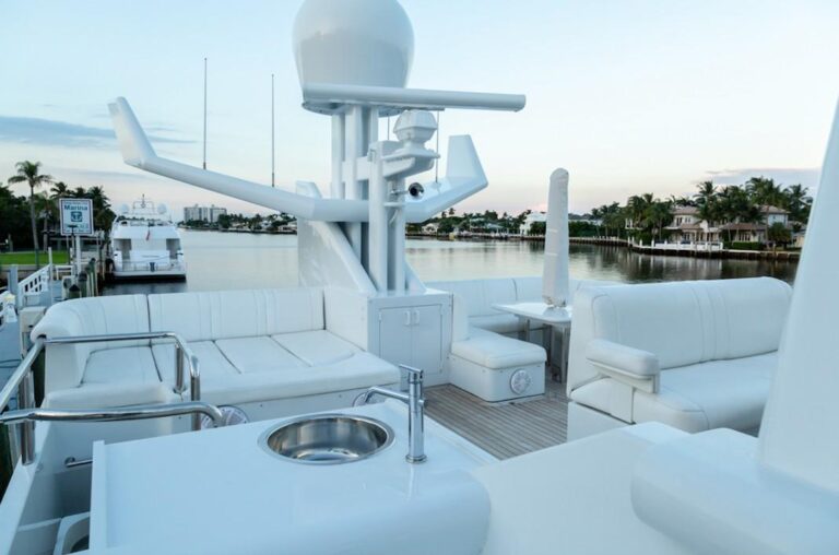 Flybridge Aft