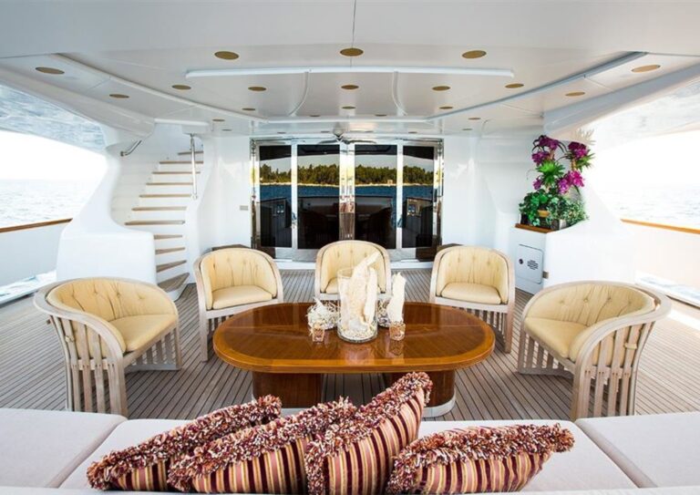 Aft Dining Area