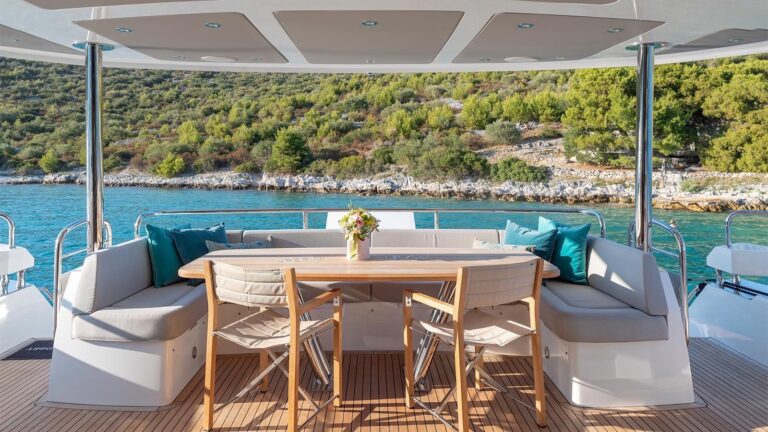 Main Deck Dining