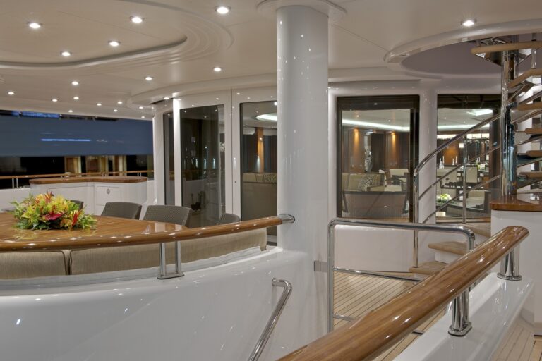 MY HUNTRESS - Aft deck