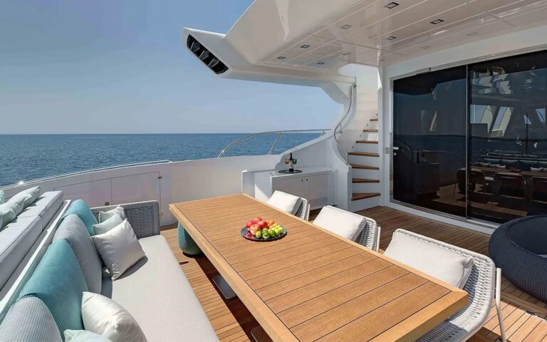 Main Deck Aft Dining
