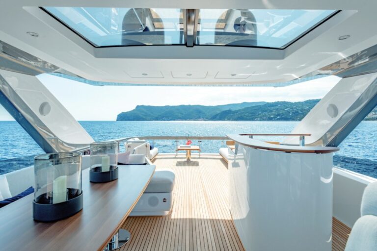 Flybridge Bar