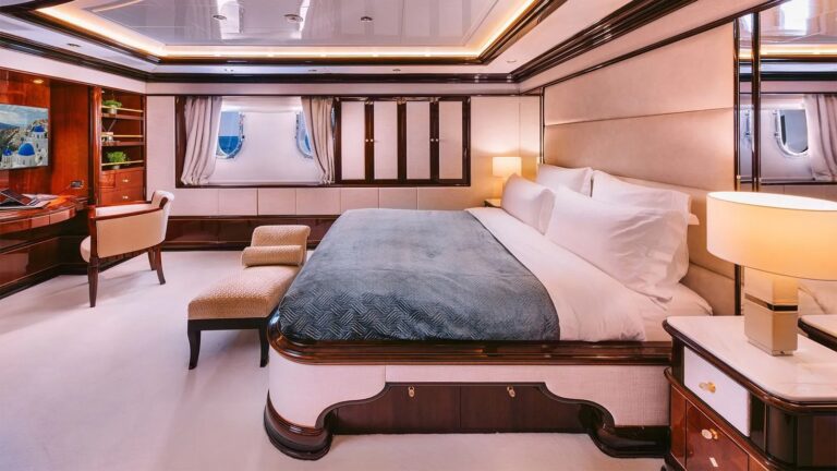 Double Cabin For Guests