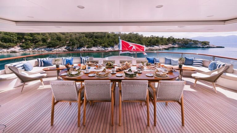 Upper Deck Dining