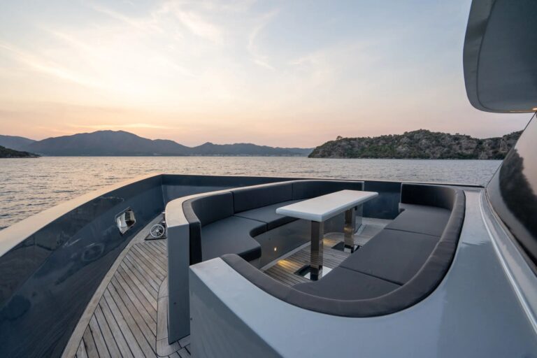 Foredeck Seating