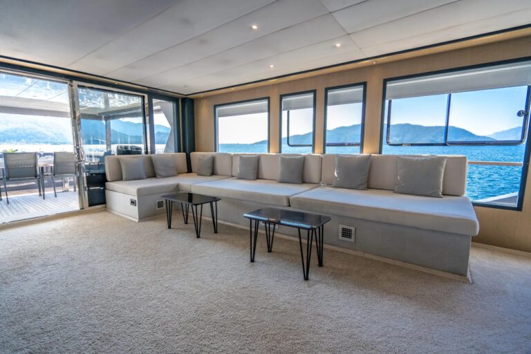 Main Salon Lounge
