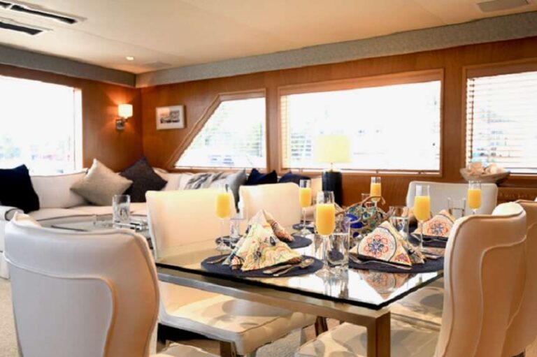 Saloon Dining Area