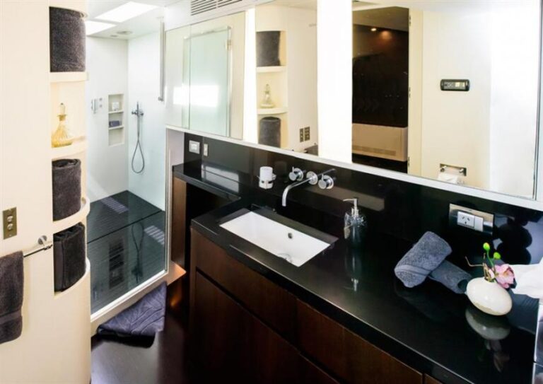 Ensuite