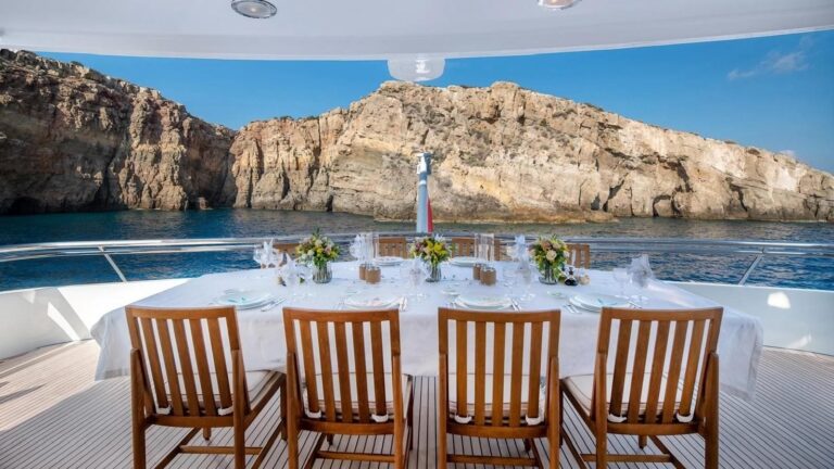 Upper Deck Dining
