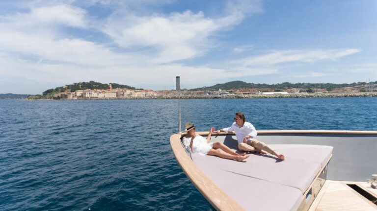 Foredeck Relaxation Area