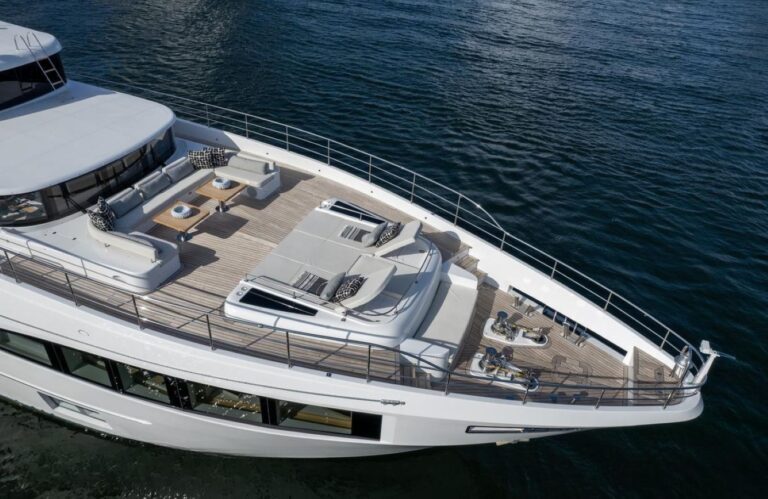 Foredeck Relaxation Area