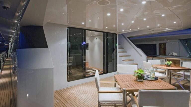 Main Deck Aft Dining