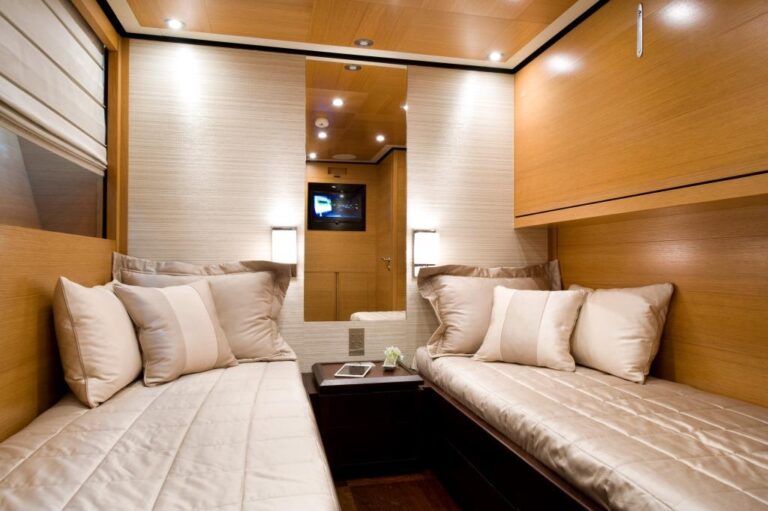 Twin cabin