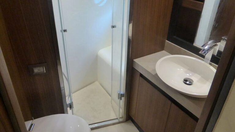 Guest Bathroom 01