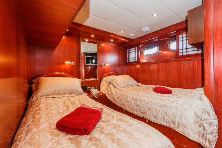 Twin Cabin