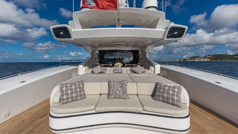 Aft Deck Sunbathing Area