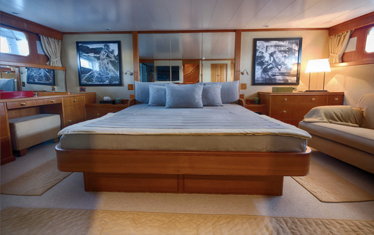 Main Salon View Aft