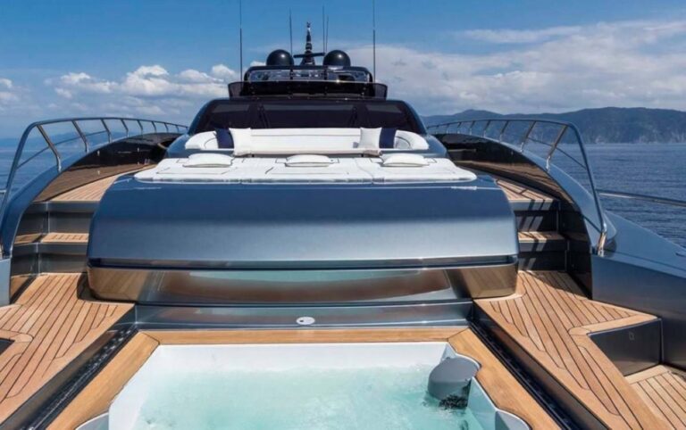 Exterior Sunbathing Area