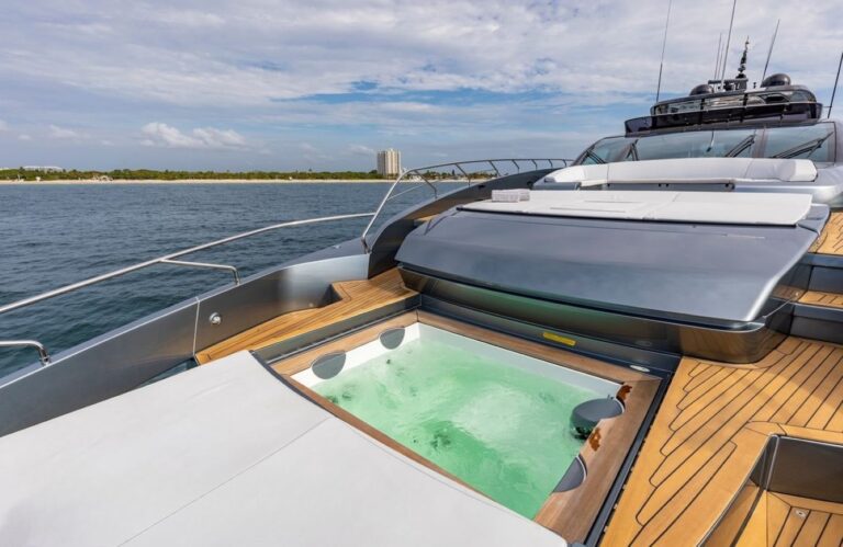 Exterior Sunbathing Area
