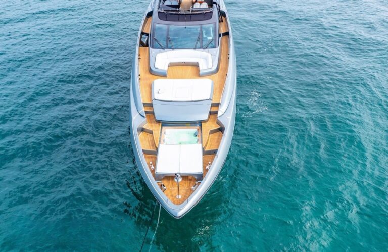 Foredeck Relaxation Area