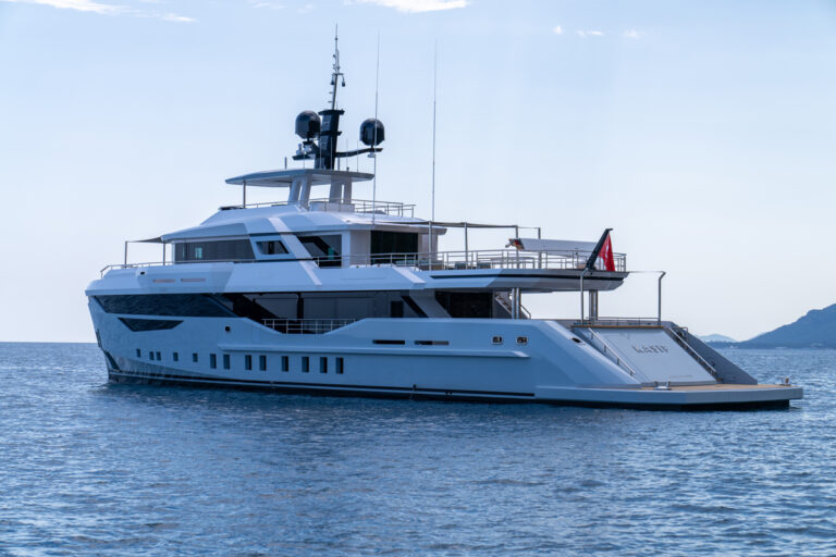 Superyacht KASIF