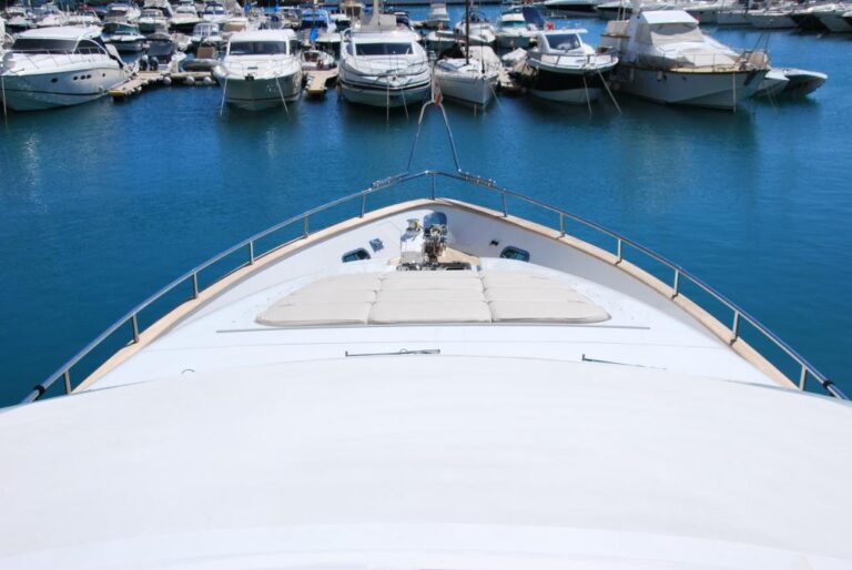 MY KARANITA - Bow view