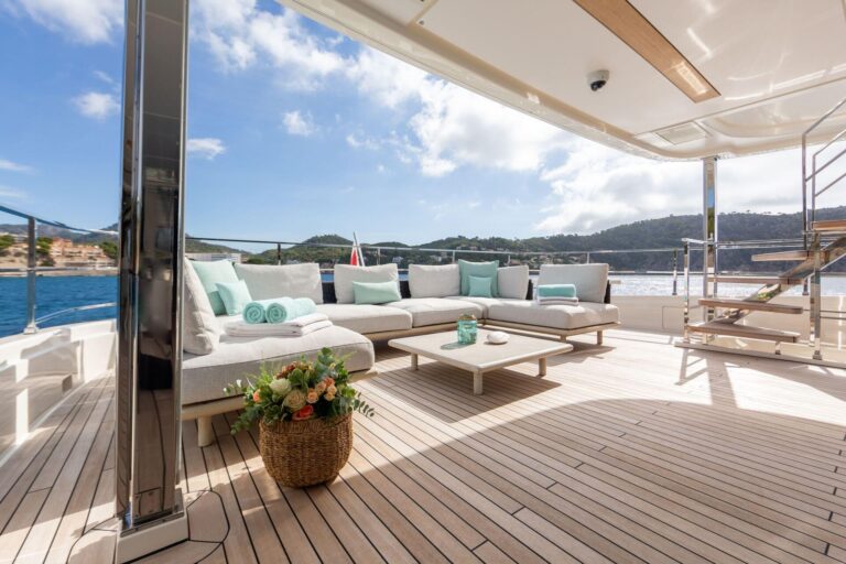 Upper Deck Lounge