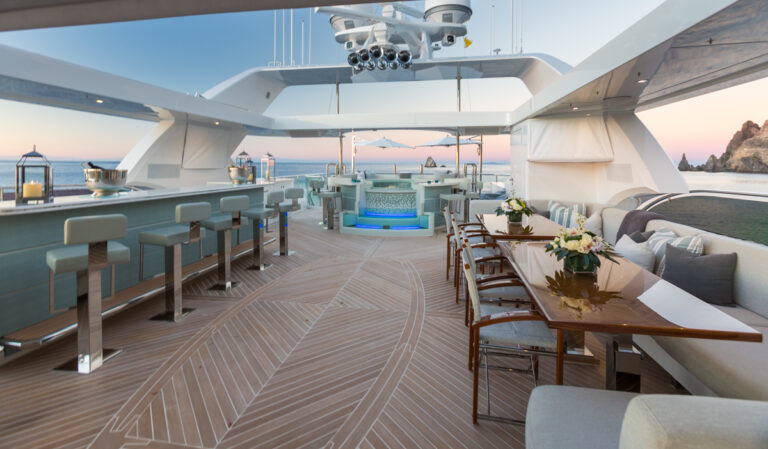 MY KING BABY - Sundeck view to Jacuzzi